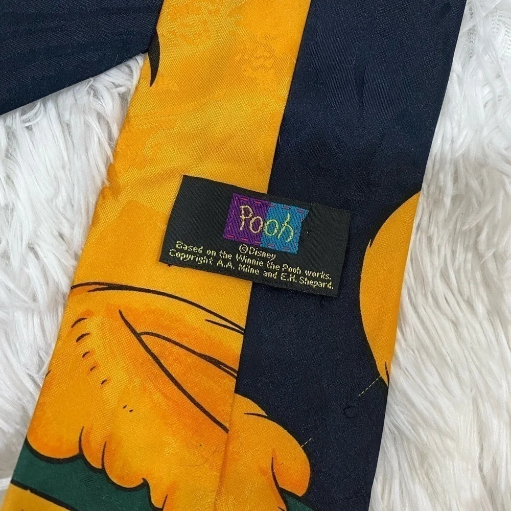 Vintage Disney Winnie the Pooh eating Honey Tie